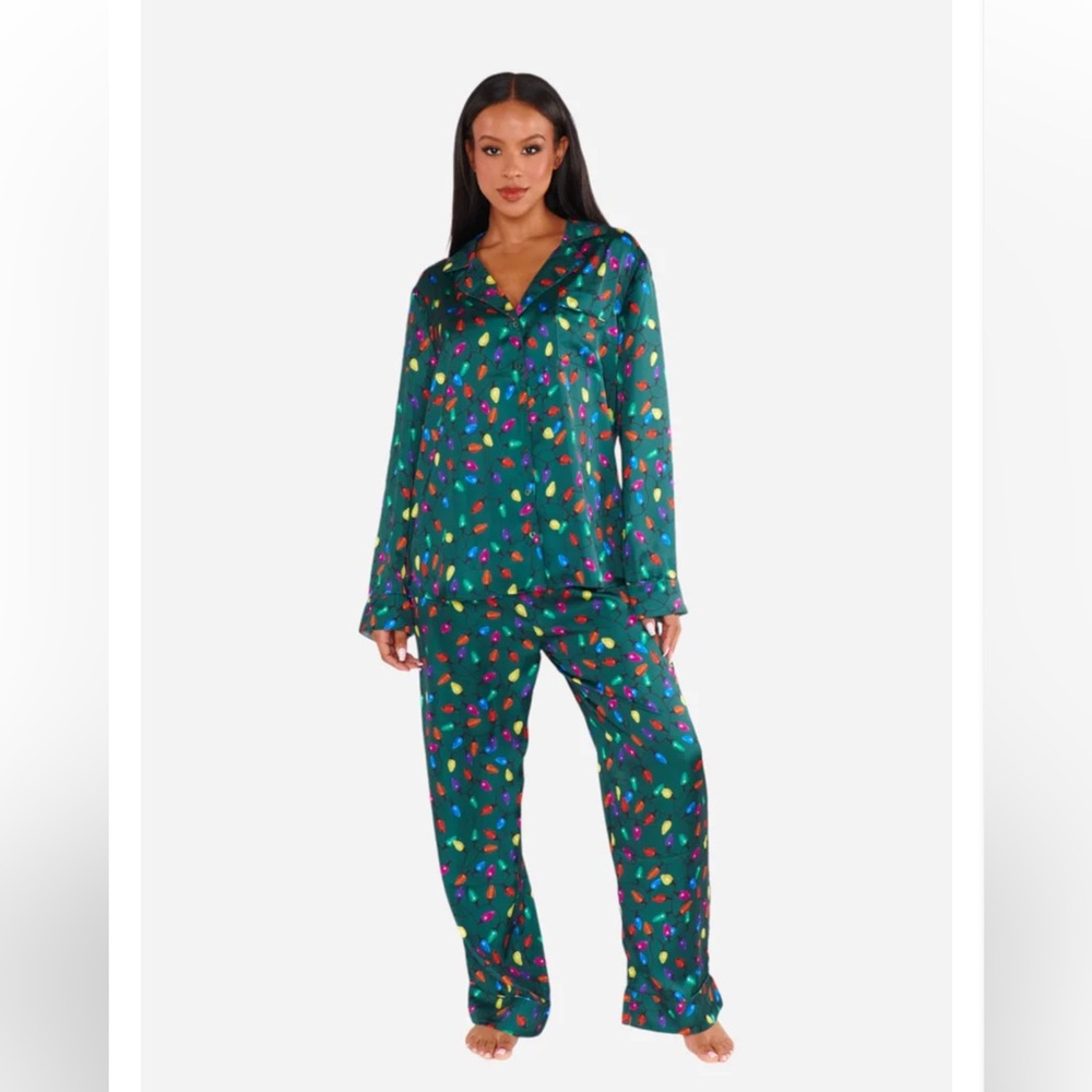 NWT Show Me Your Mumu Classic PJ Set in Festive Lights, size M/L